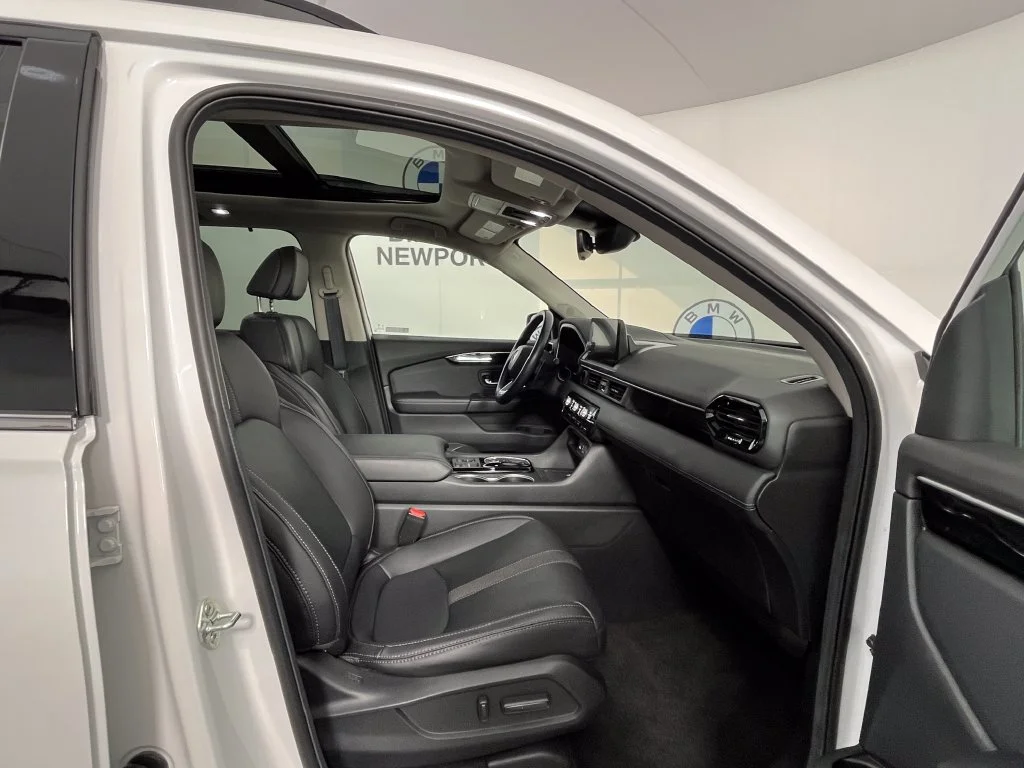 Used 2024 Platinum White Pearl Honda Touring image 24