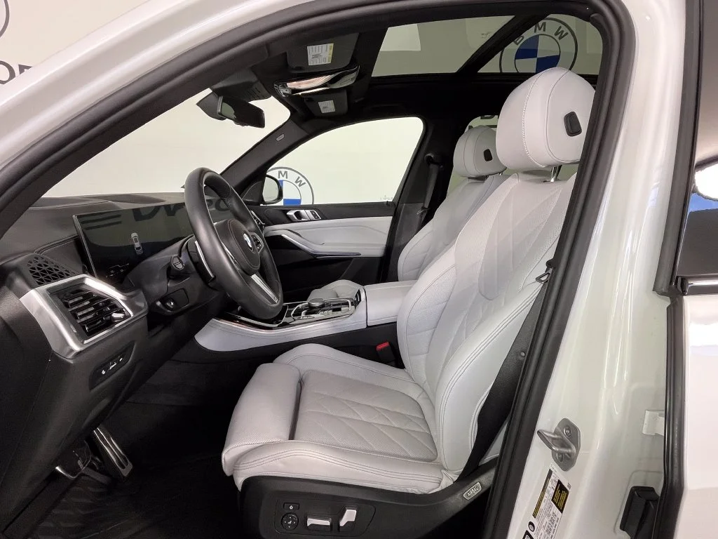 Certified Used 2026 White Metallic BMW xDrive40i image 21
