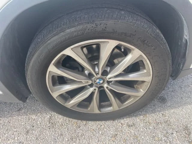 Used 2019 Alpine White BMW sDrive30i image 7