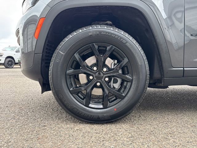 New 2026 Baltic Gray Metallic Clear-Coat Exterior Paint Jeep Laredo Altitude image 9