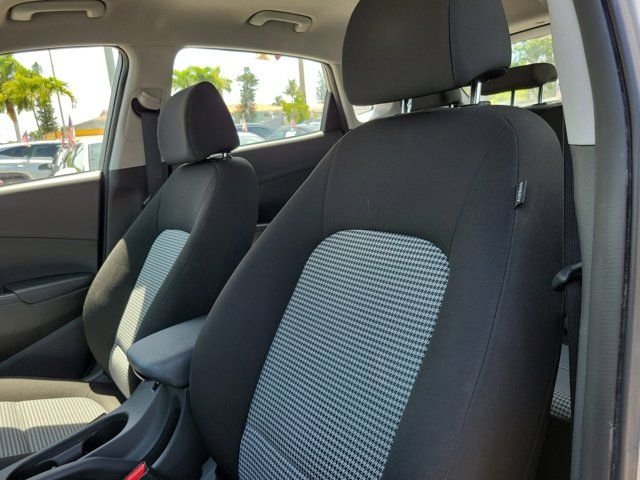2023 Hyundai Kona SE - Photo 12