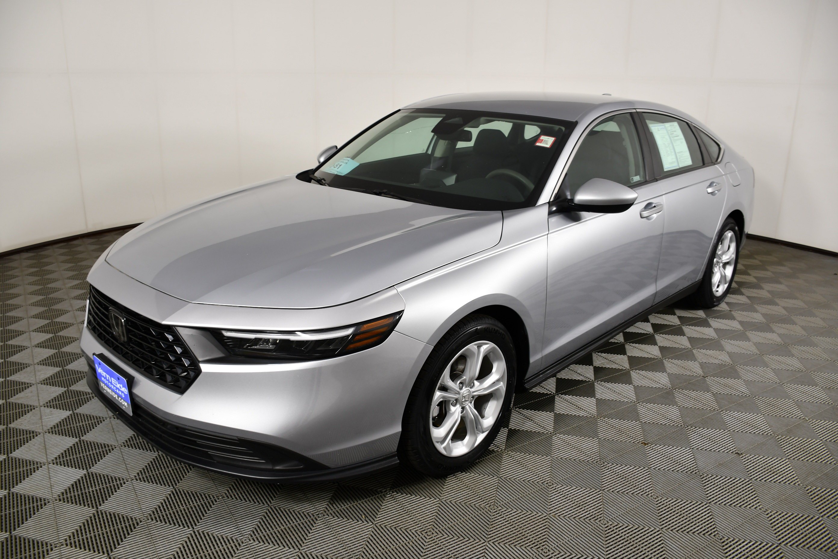 Certified Used 2024 Solar Silver Metallic Honda LX image 10