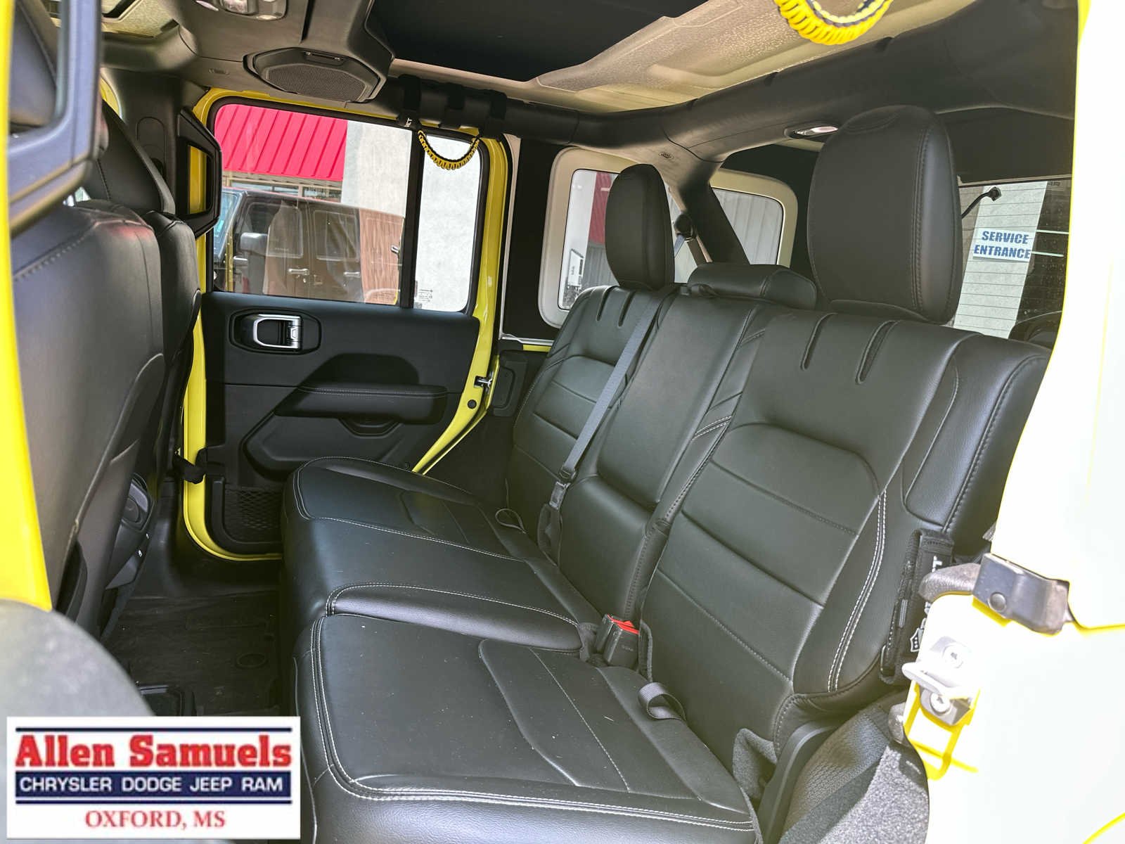 Used 2022 High Velocity Clearcoat Jeep Unlimited Sahara image 13