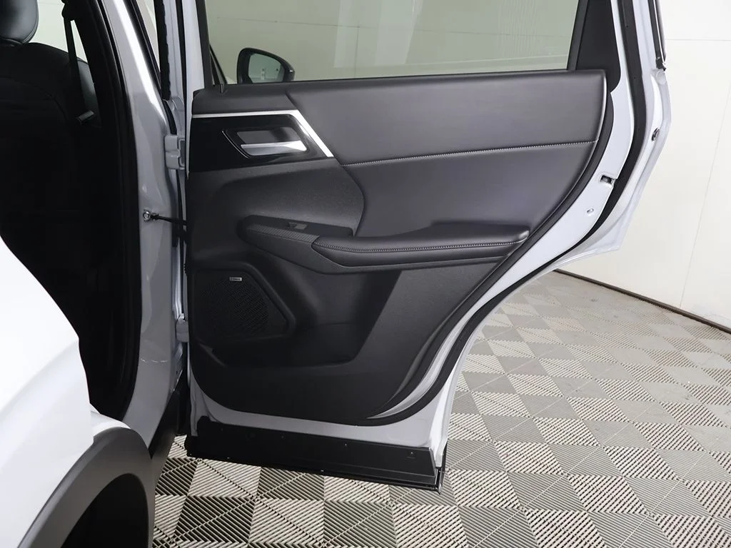 New 2026 White Mitsubishi LE 1.5T S-AWC image 25