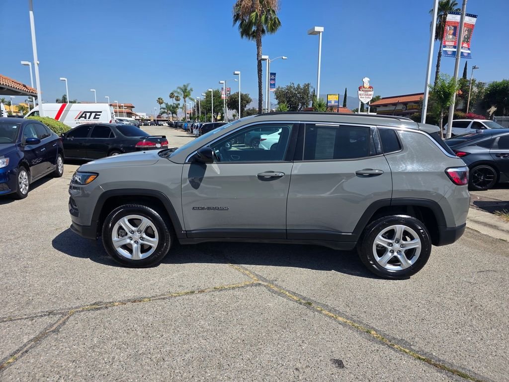 Certified Used 2024 Gray Jeep Latitude image 9