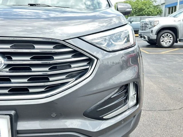 Used 2020  Ford Titanium image 3