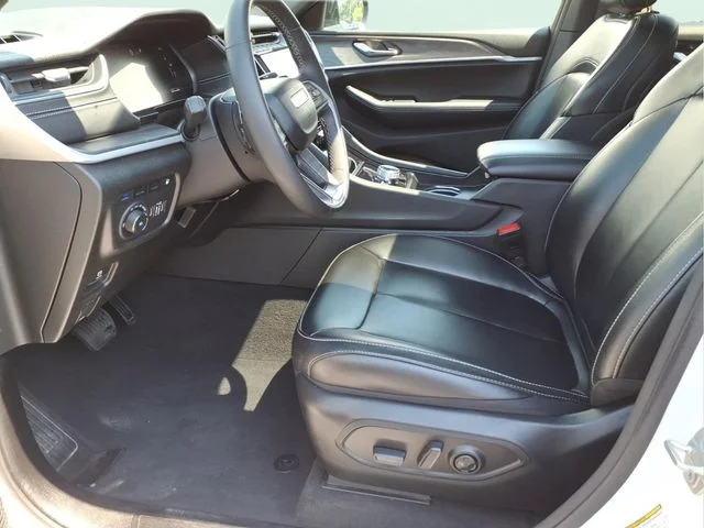 Used 2024 White Jeep 4xe image 19