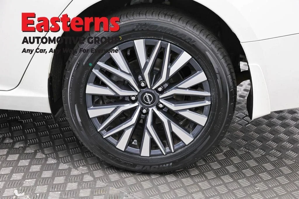 Used 2023 White Nissan 2.5 SV image 35
