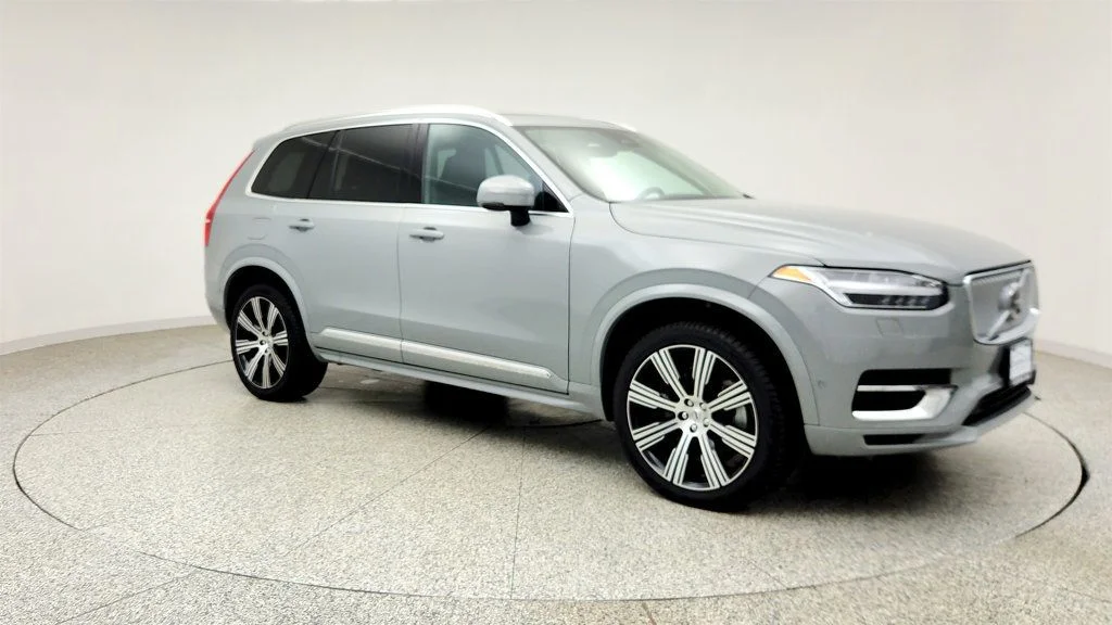 Used 2025 Silver Dawn Metallic Volvo T8 AWD Plus 7-Seater image 3