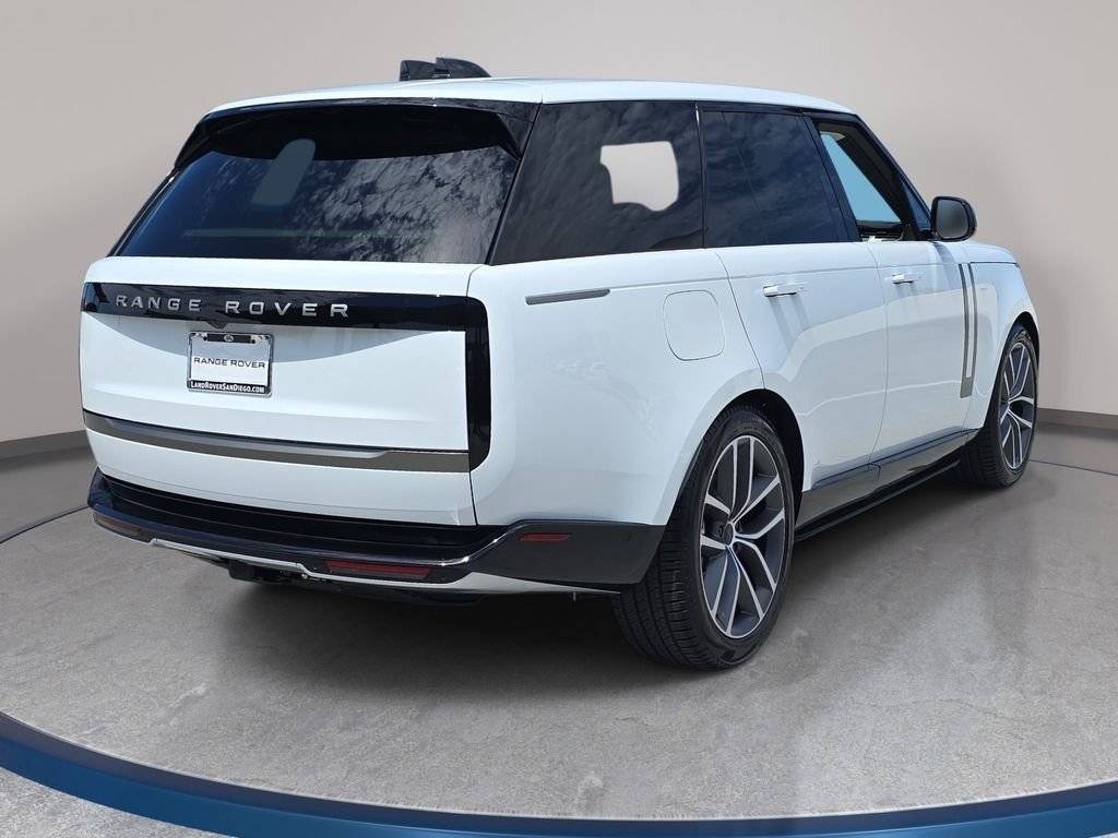 New 2026 Fuji White Land Rover SE image 5