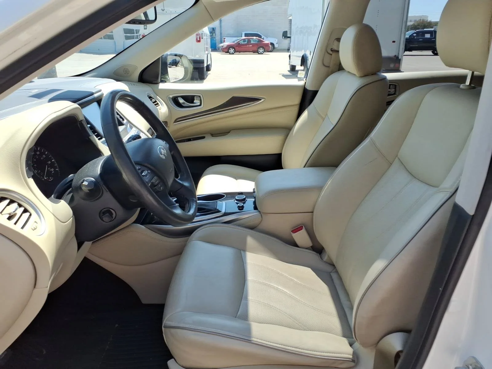 Used 2019 Majestic White INFINITI LUXE image 26