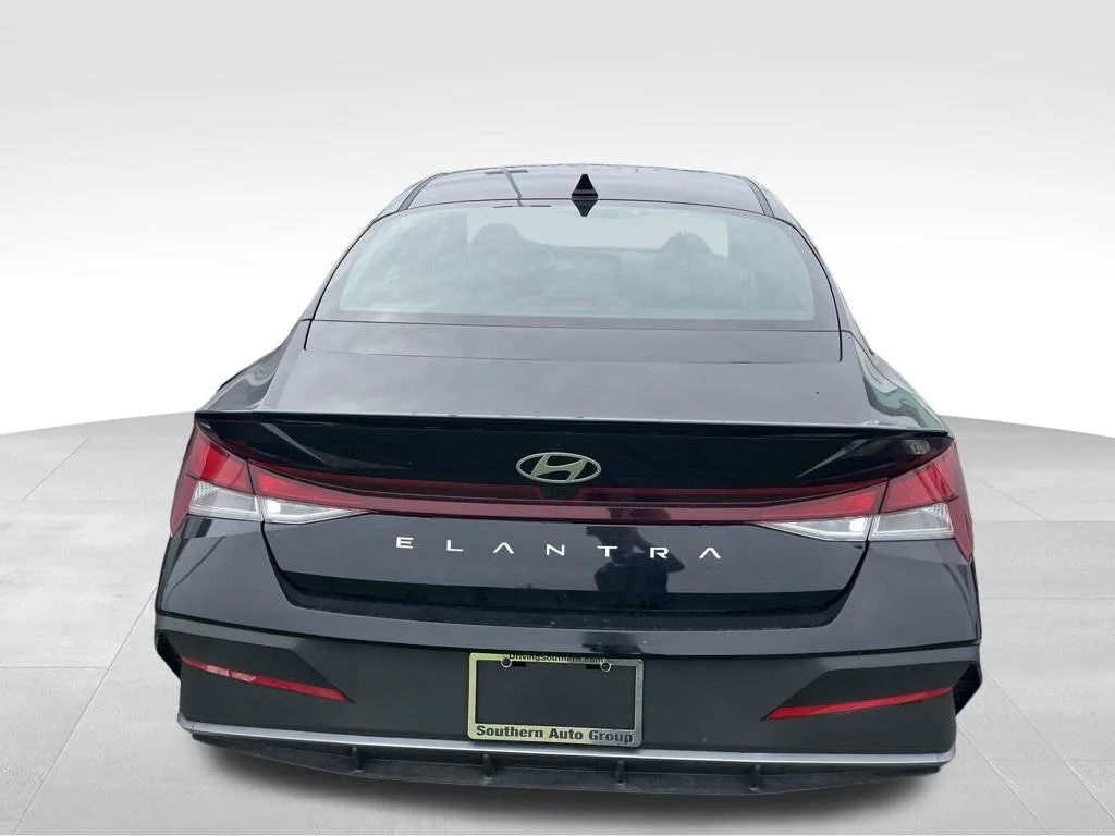 Used 2026 Black Hyundai SEL Sport image 7