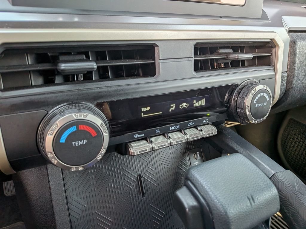 Used 2024  Toyota SR5 image 20