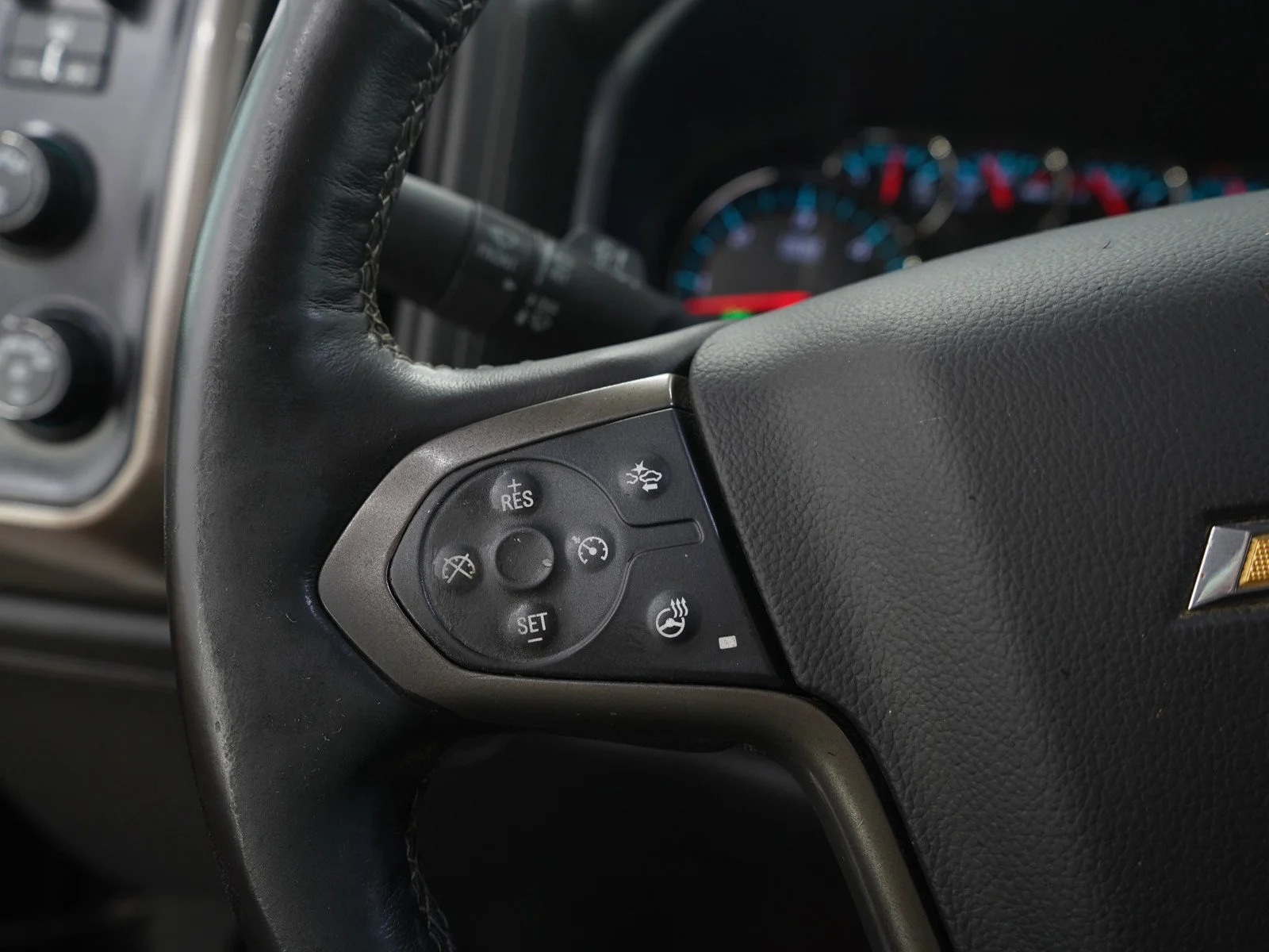 Used 2018 GRAPHITE METALLIC Chevrolet High Country image 27