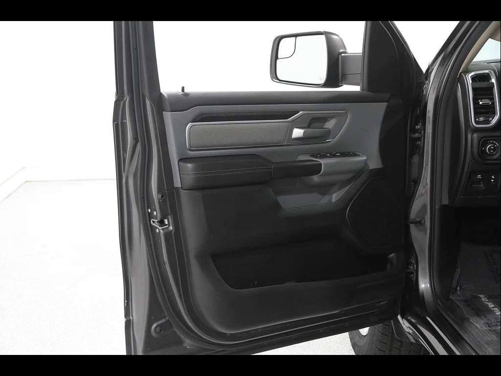 Used 2019 Diamond Black Crystal Pearl Coat Ram Big Horn image 4