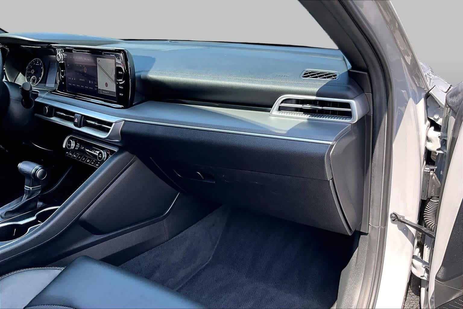 Used 2022 Wolf Gray Kia GT-Line image 17