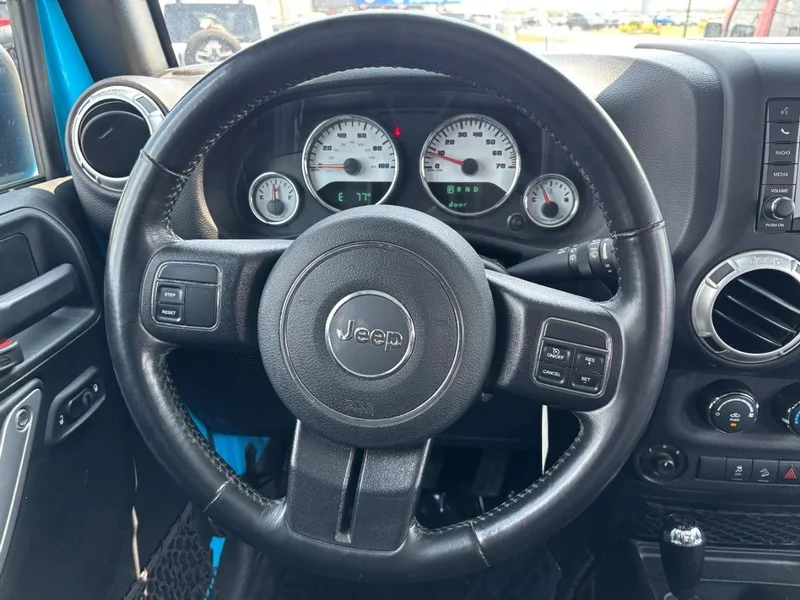 Used 2018 Chief Jeep Sahara image 14