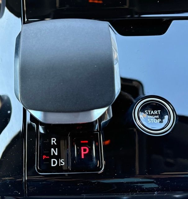 New 2026 Ostuni Pearl White Land Rover Dynamic SE image 27