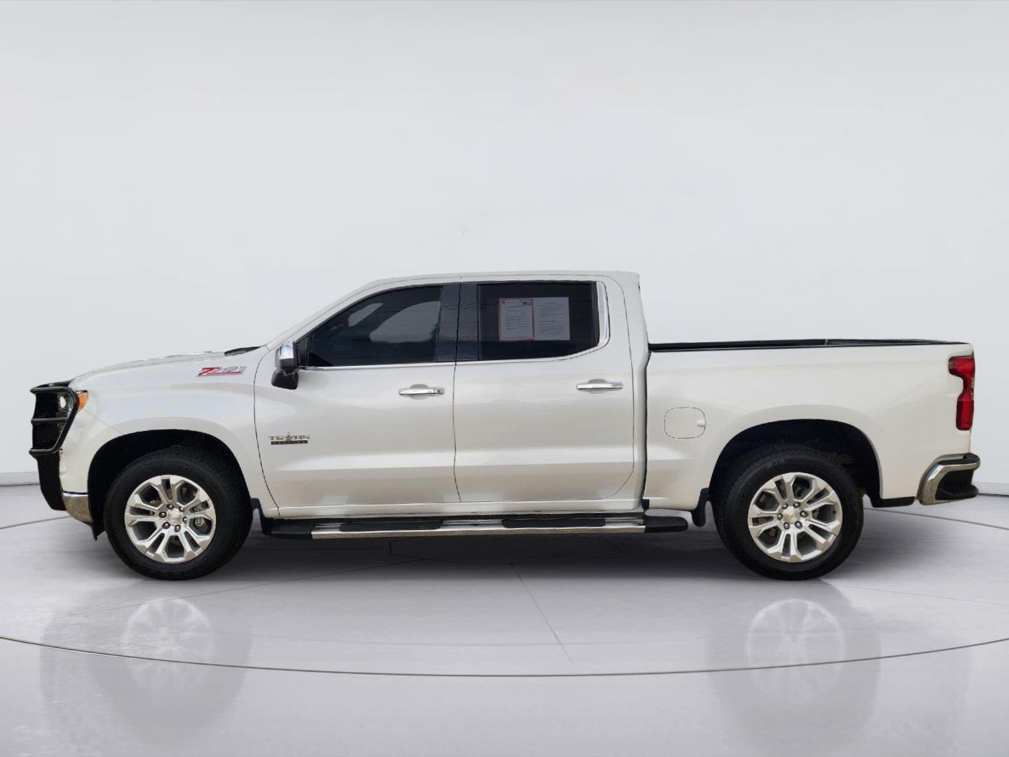 Used 2023 Iridescent Pearl Tricoat CHEVROLET LTZ image 4