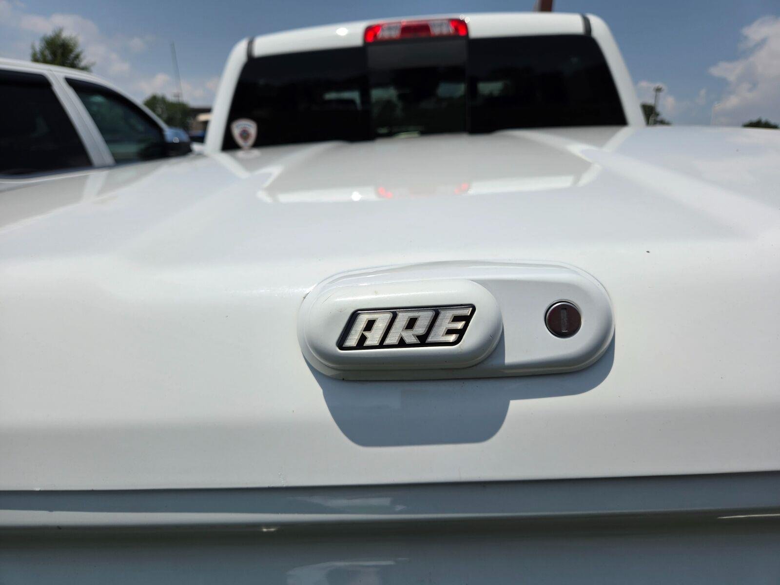 Used 2018 SUMMIT WHITE GMC SLT image 8