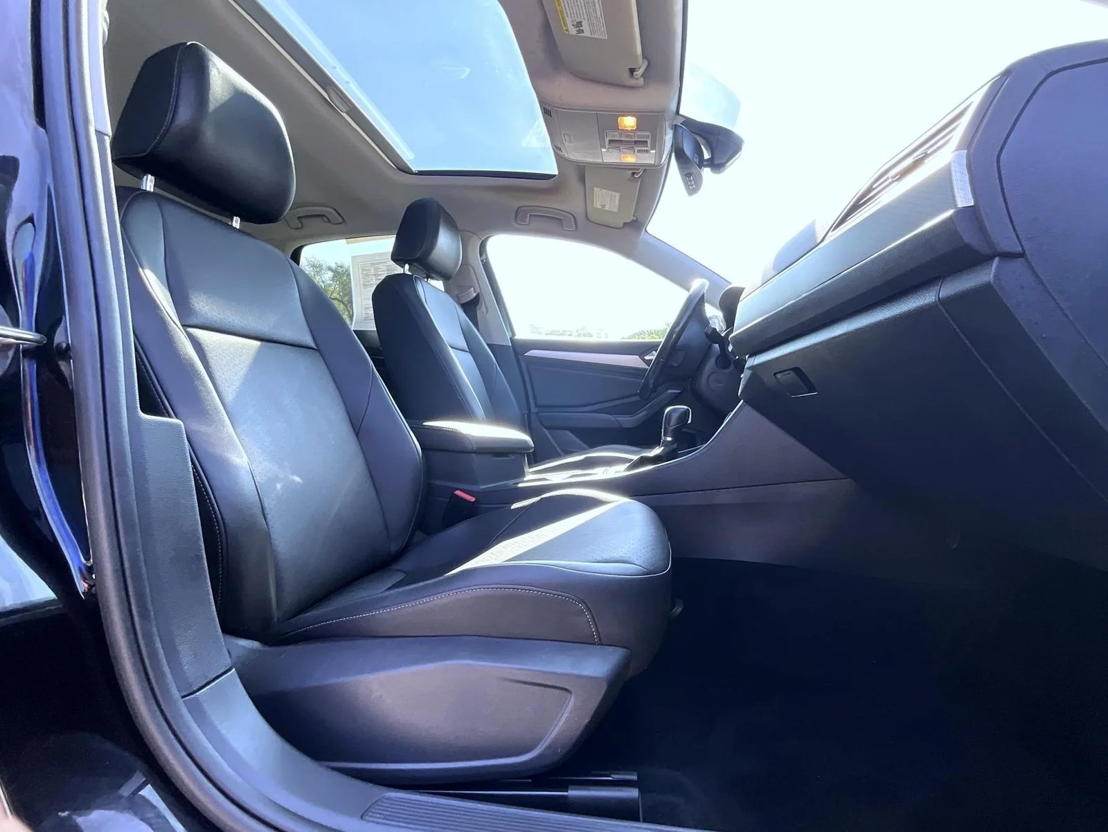 Used 2019 Black Volkswagen 1.4T SE image 18