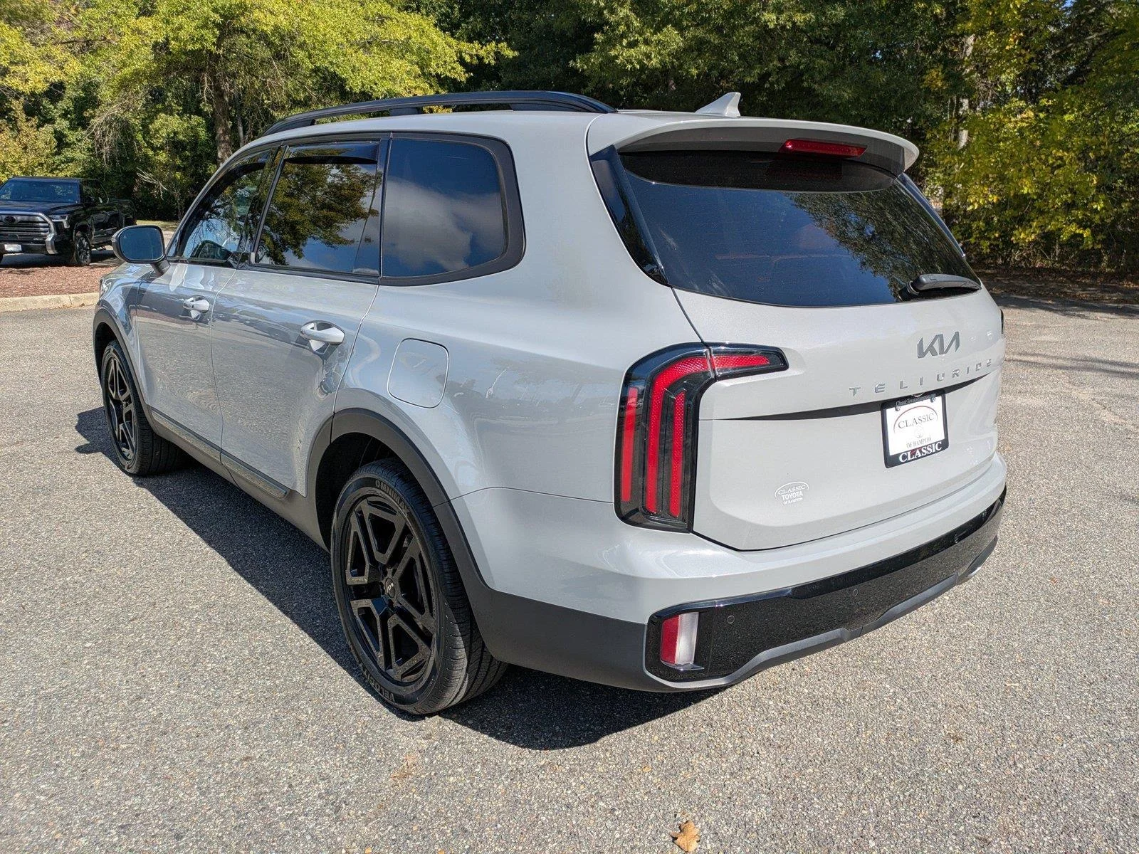 Used 2024 Wolf Gray Kia EX X-Line image 6