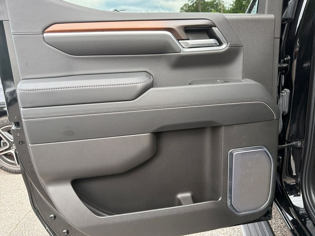 Used 2025 Onyx Black GMC Denali image 34