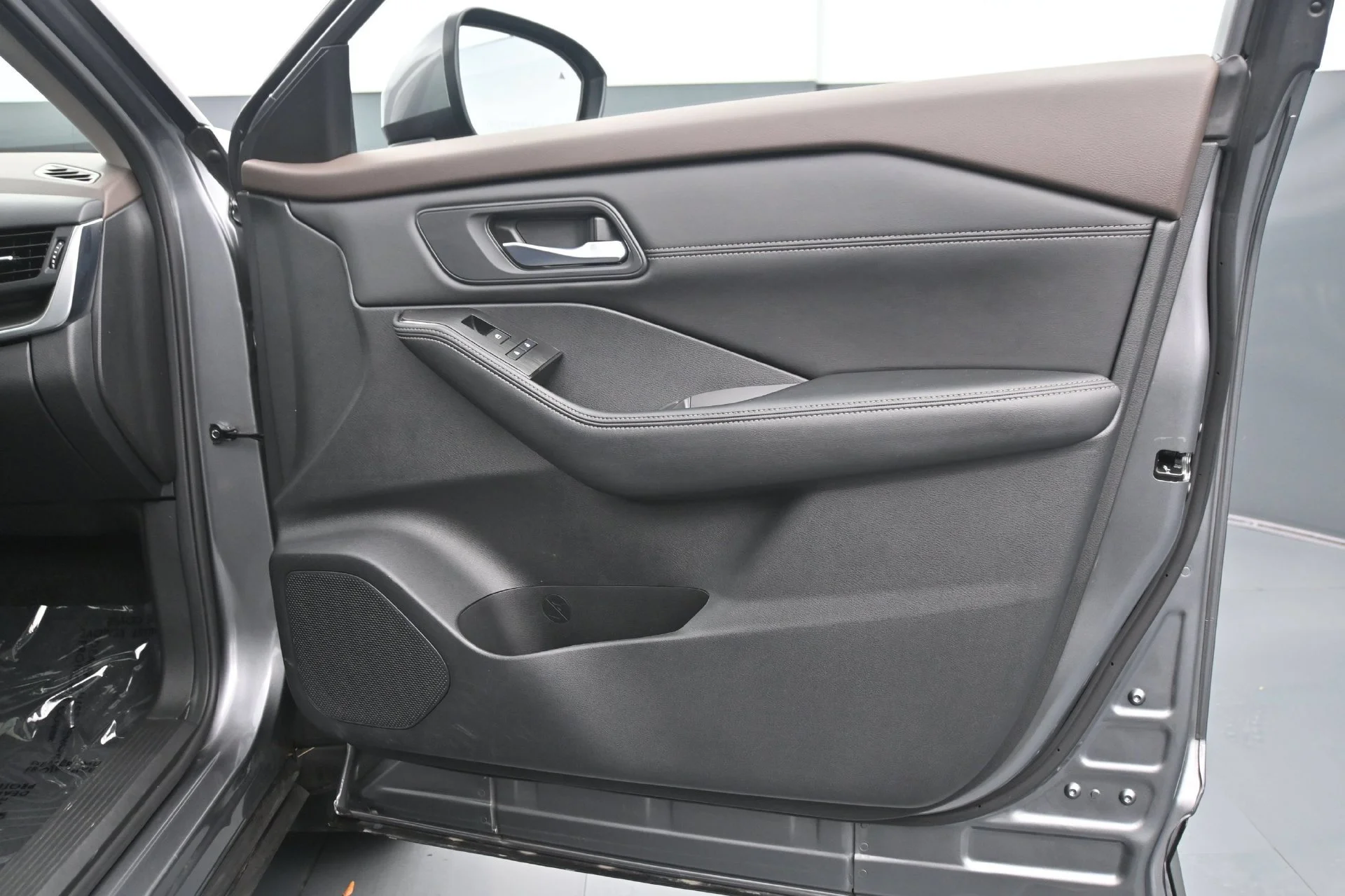 Used 2023 Gun Metallic Nissan SV image 12
