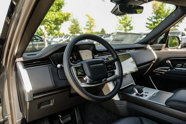 New 2026  Land Rover SE image 3