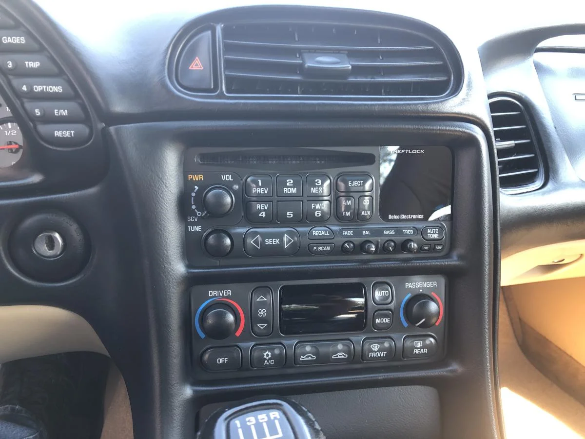 Used 2001 Black Chevrolet 2dr Cpe image 17