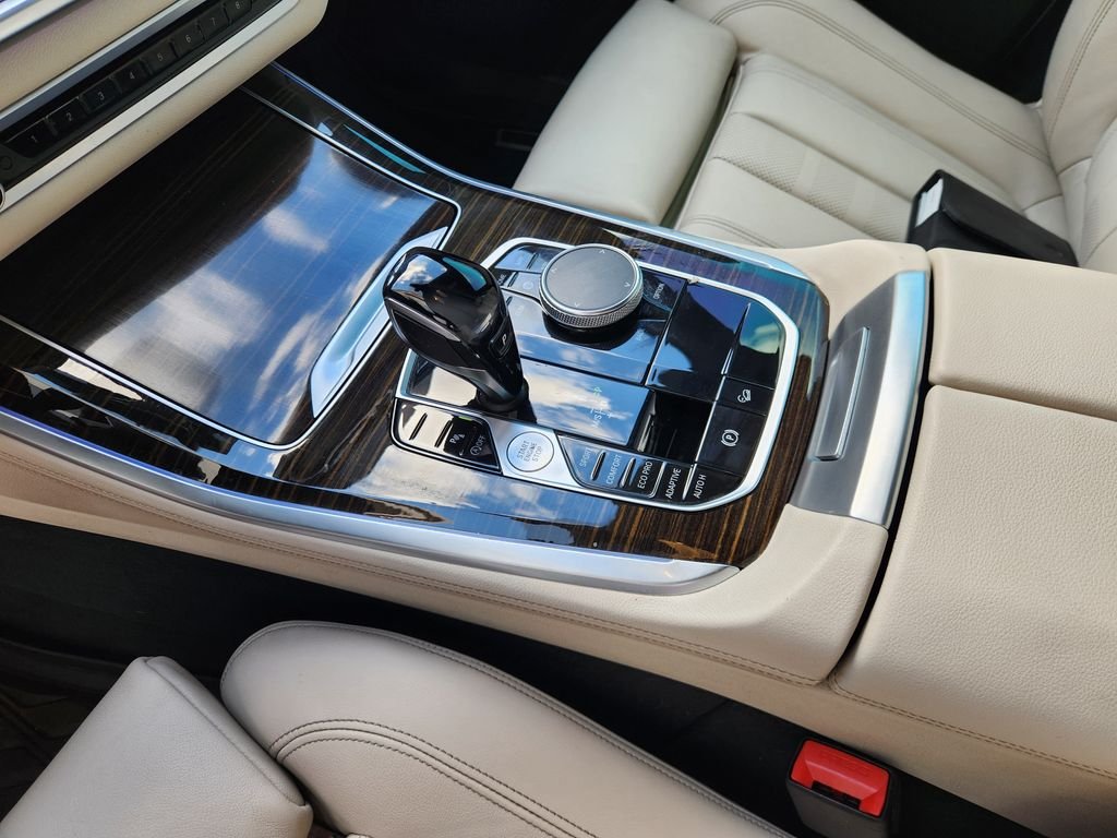 Used 2019 White Metallic BMW xDrive40i image 19