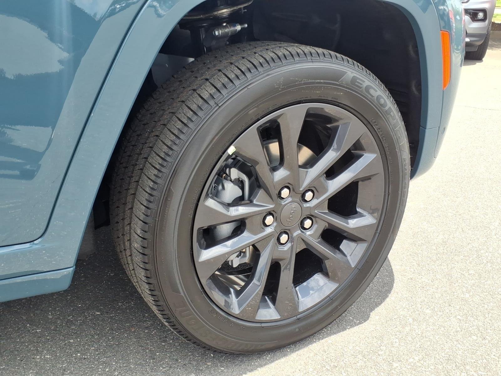 New 2026 Steel Blue Exterior Paint Jeep Limited Reserve image 13