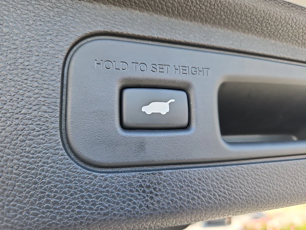 Certified Used 2025 Solar Silver Metallic Honda EX-L image 8