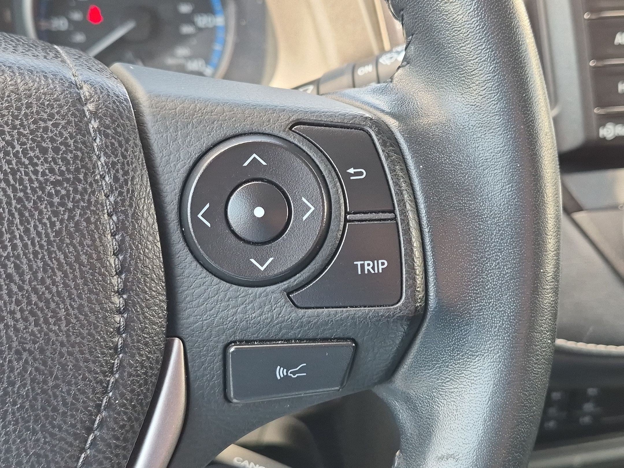 Used 2018 Super White Toyota XLE image 17