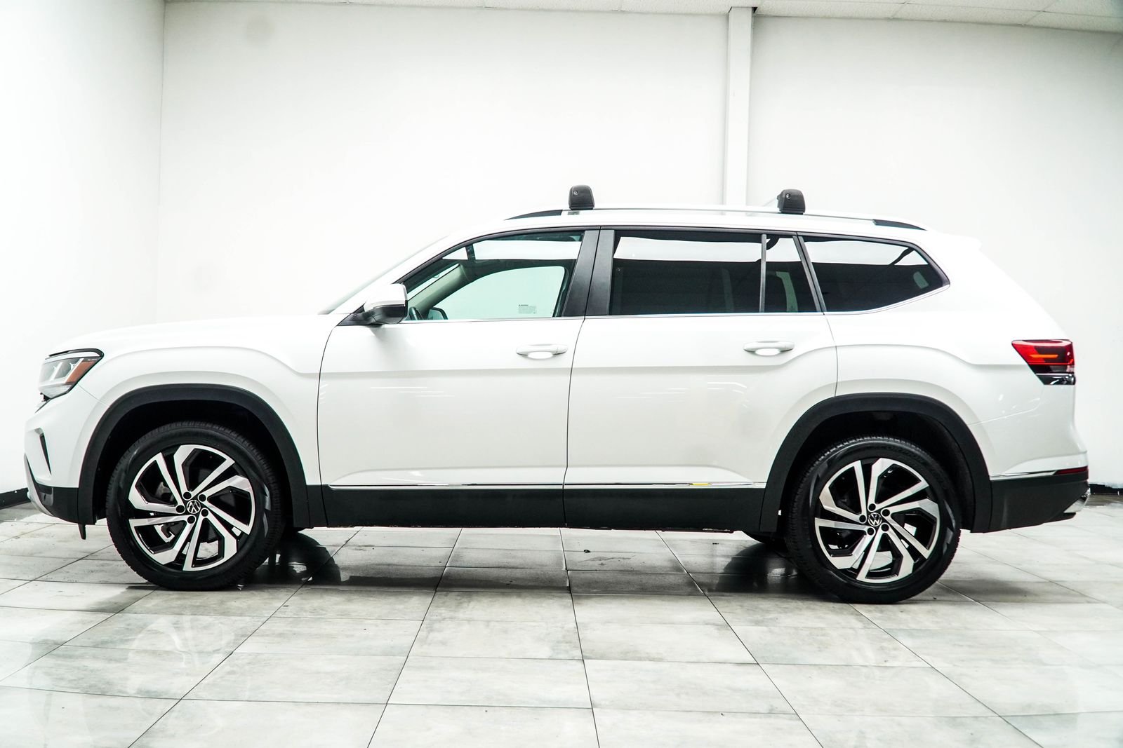 Used 2023 White Volkswagen SEL image 11