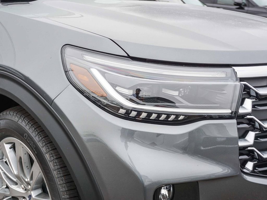 New 2026 Carbonized Gray Metallic Ford Platinum image 10