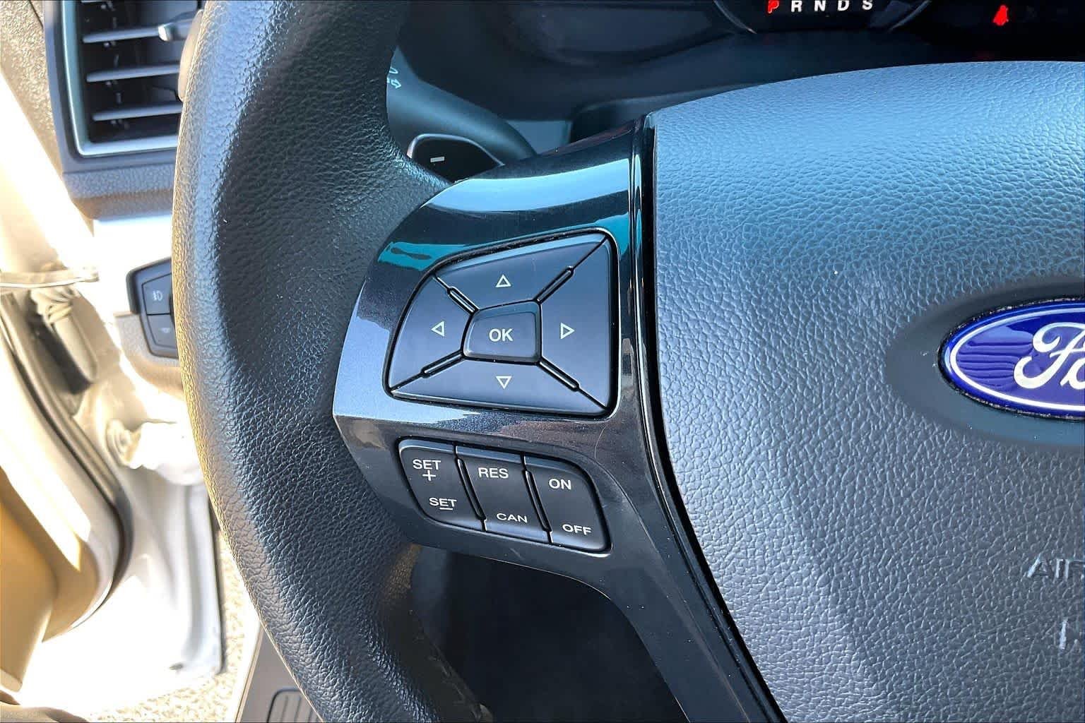 Used 2017 White Platinum Metallic Tri-Coat Ford XLT image 19