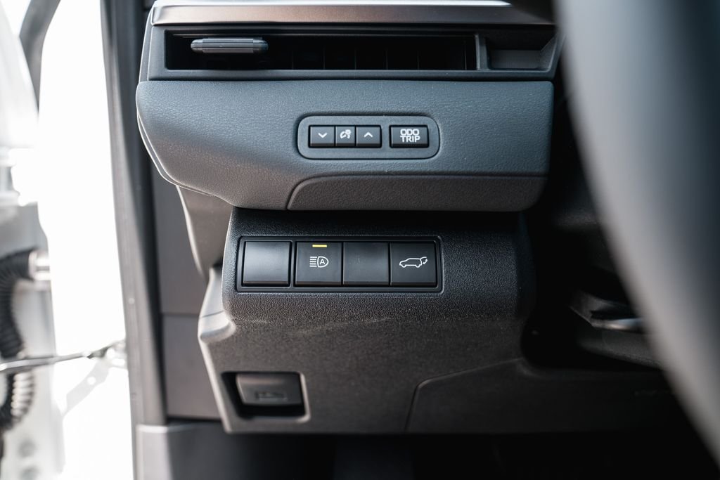 New 2026 Wind Chill Pearl <sup>1</sup> Toyota  XSE image 14