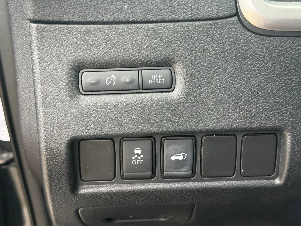 Used 2017 Black Nissan SL image 26