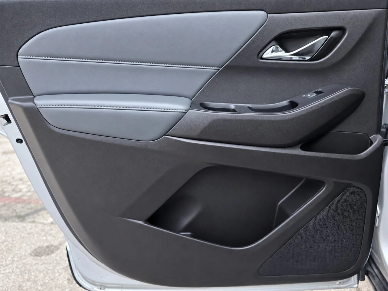Used 2021 Silver Ice Chevrolet LT Cloth w/1LT image 23