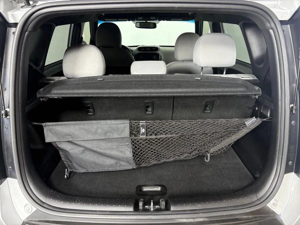 Used 2015 Silver Kia Plus image 11