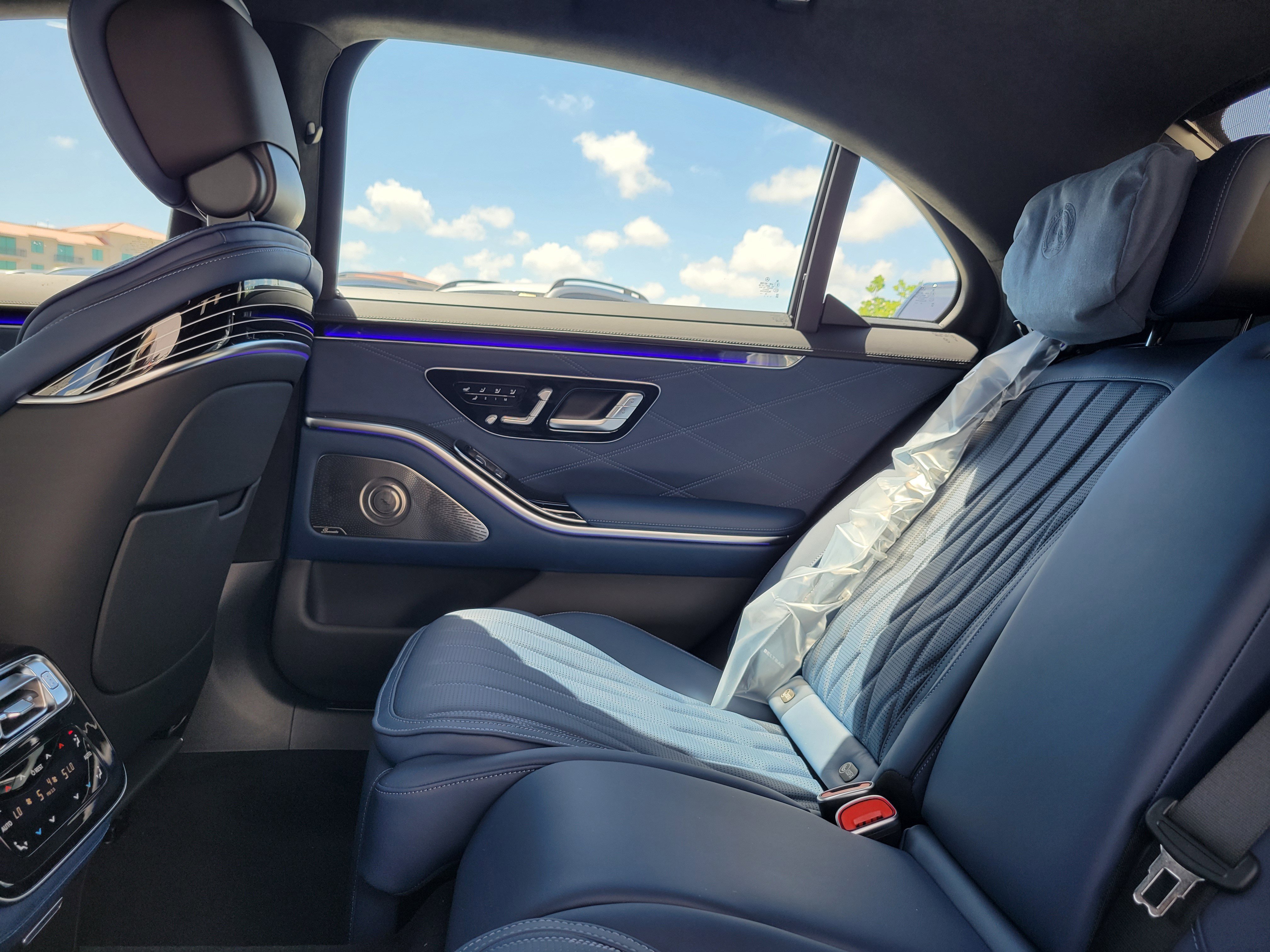 New 2026 MANUFAKTUR Moonlight White Metallic Mercedes-Benz AMG® S 63 E 4MATIC® Sedan image 43