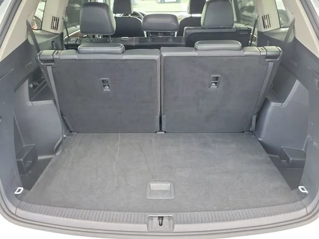 2024 Volkswagen Atlas SE w/Tech - Photo 10