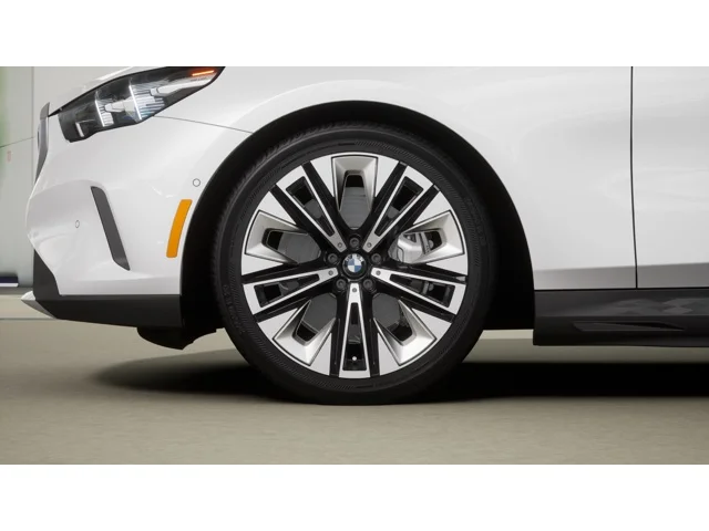 New 2026 Mineral White Metallic BMW xDrive40 image 7