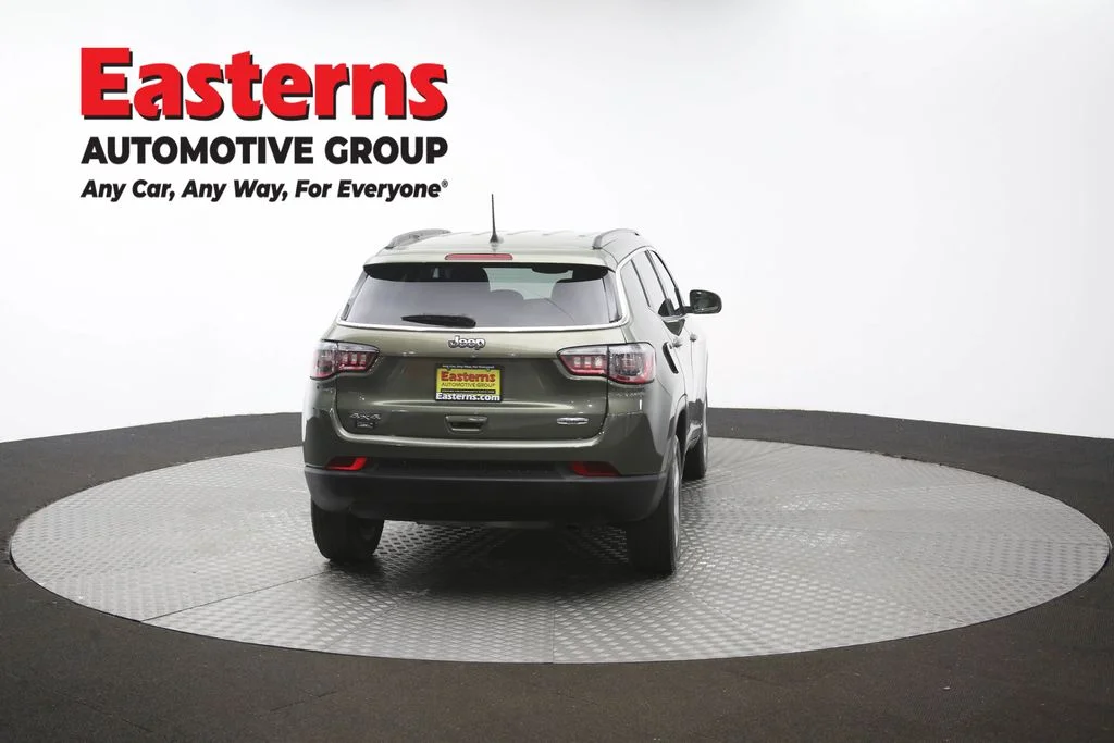 Used 2021 Green Jeep Latitude image 39
