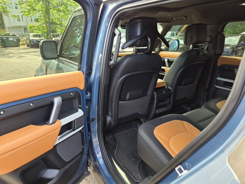 Used 2024 Tasman Blue Metallic Land Rover X-Dynamic SE image 14
