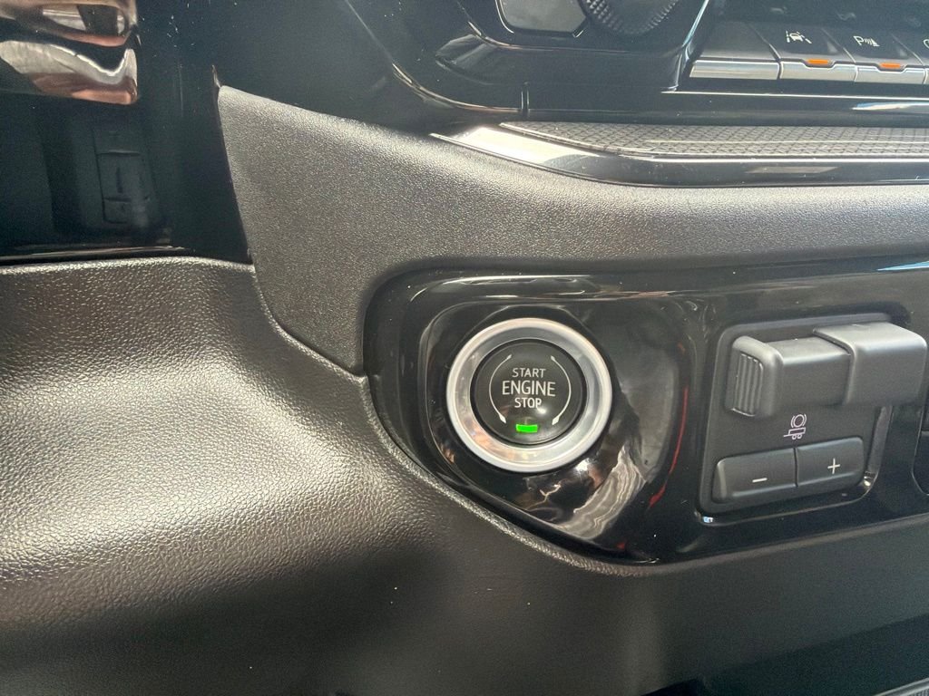 Used 2022 Black Chevrolet ZR2 image 18