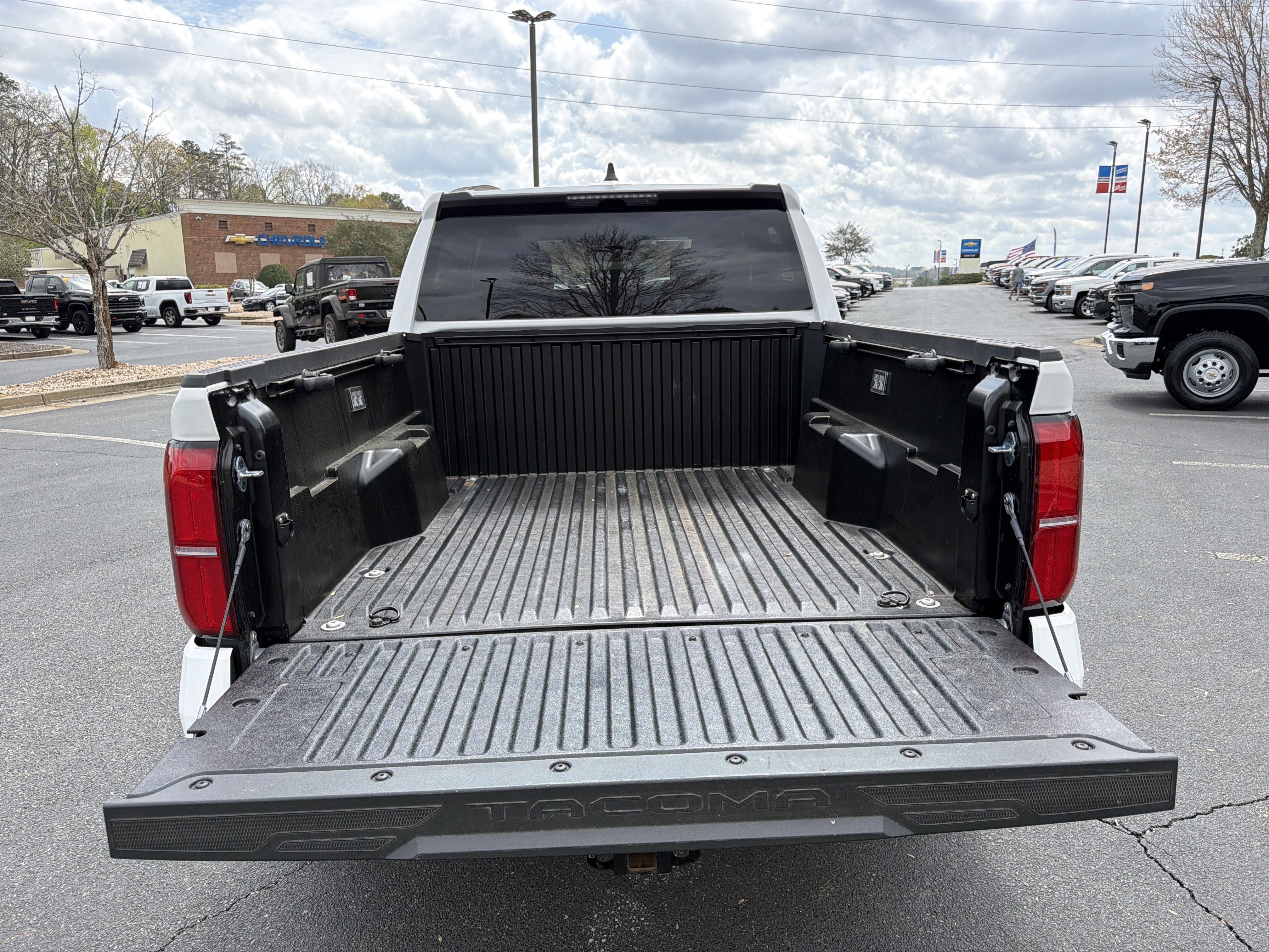 Used 2025 Ice Cap Toyota SR5 image 18