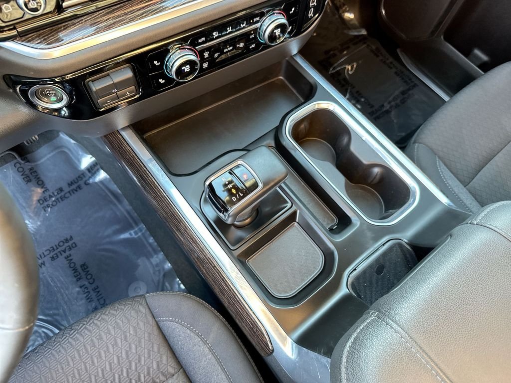 Used 2025 Silver GMC Elevation image 7