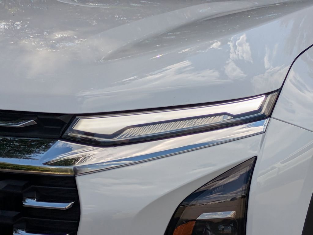 Used 2026 White Chevrolet LT image 9